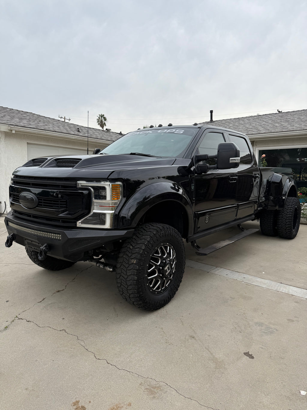 FORD F350 2024 BLACK OPSS EDITION FOTO DESCARGA