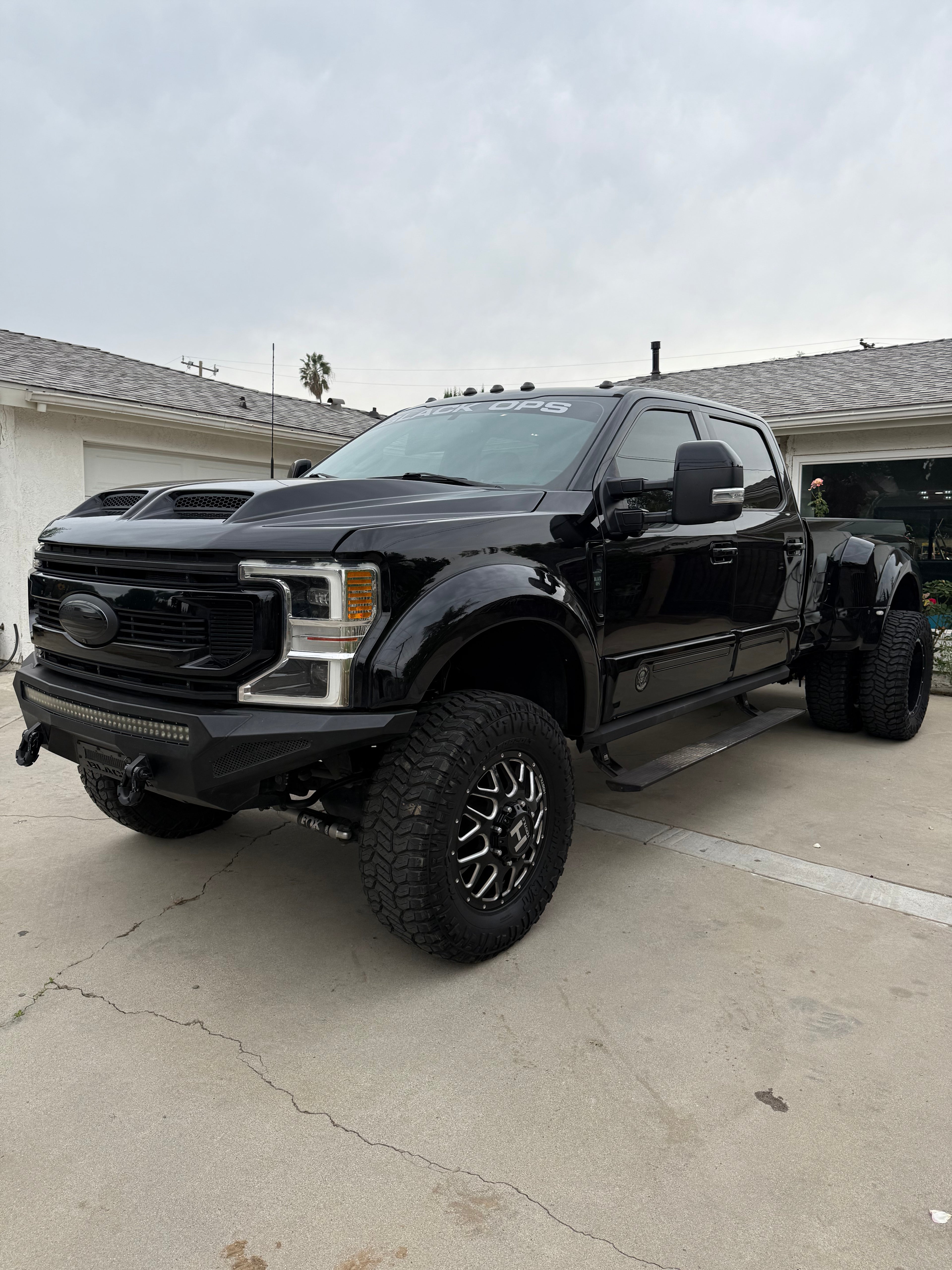 FORD F350 2024 BLACK OPSS EDITION FOTO DESCARGA